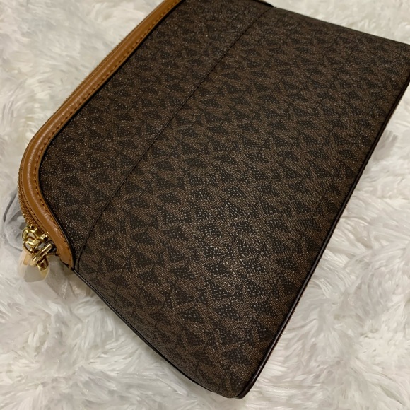 Michael Kors crossbody - Picture 3 of 6